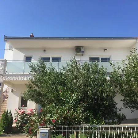 Apartment With A Parking Space Kastel Kambelovac, - 15480 *