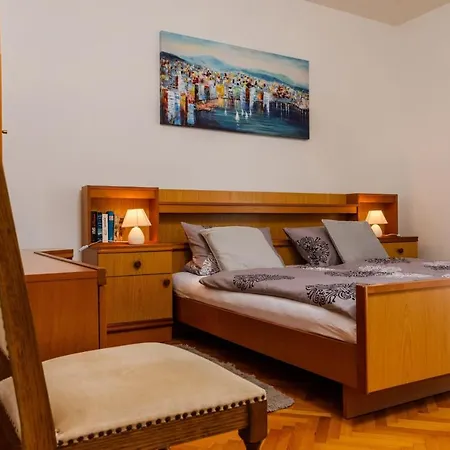 Apartment With A Parking Space Kastel Kambelovac, - 15480 Kastela