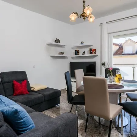 With A Parking Space Kastel Kambelovac, - 15480 Apartment Kastela