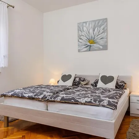 With Parking Space Kastel Kambelovac, - 15480 Kaštela